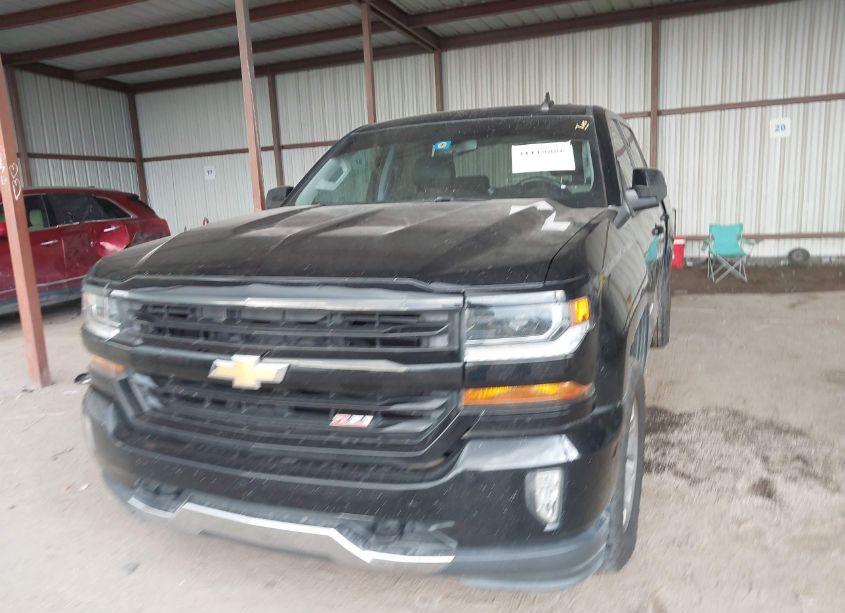 Photo 2 of 2018 Chevrolet Silverado 1500 2LT (VIN 3GCUKREC8JG449183)