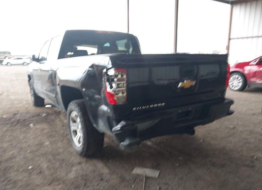 Photo 3 of 2018 Chevrolet Silverado 1500 2LT (VIN 3GCUKREC8JG449183)