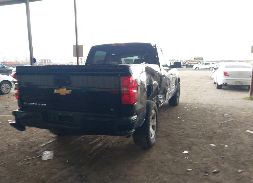 Photo 4 of 2018 Chevrolet Silverado 1500 2LT (VIN 3GCUKREC8JG449183)