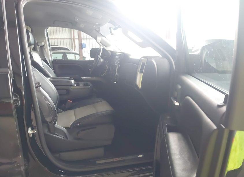 Photo 5 of 2018 Chevrolet Silverado 1500 2LT (VIN 3GCUKREC8JG449183)