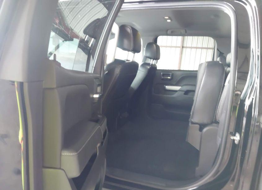 Photo 8 of 2018 Chevrolet Silverado 1500 2LT (VIN 3GCUKREC8JG449183)