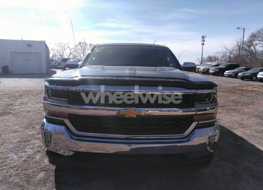 Photo 12 of 2018 Chevrolet Silverado 1500 1LT (VIN 3GCUKREC8JG463679)