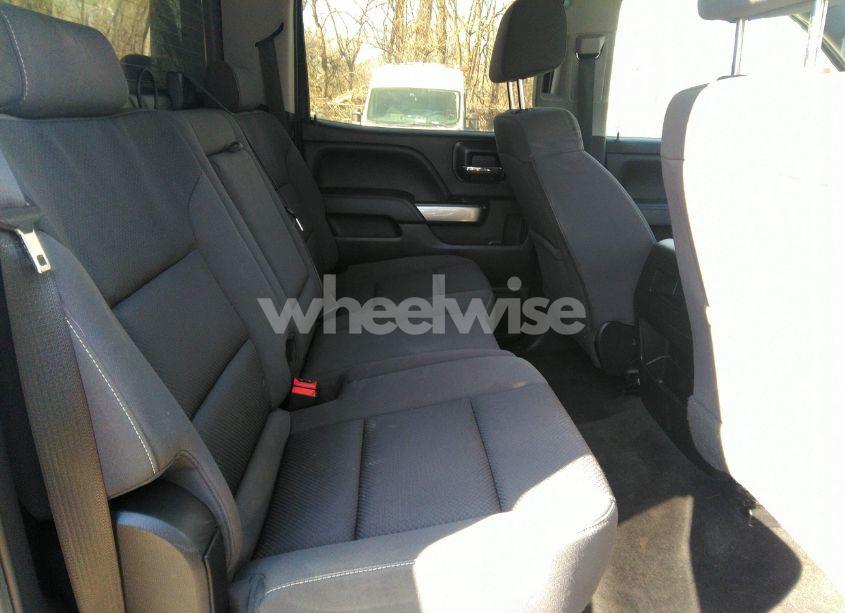 Photo 8 of 2018 Chevrolet Silverado 1500 1LT (VIN 3GCUKREC8JG463679)