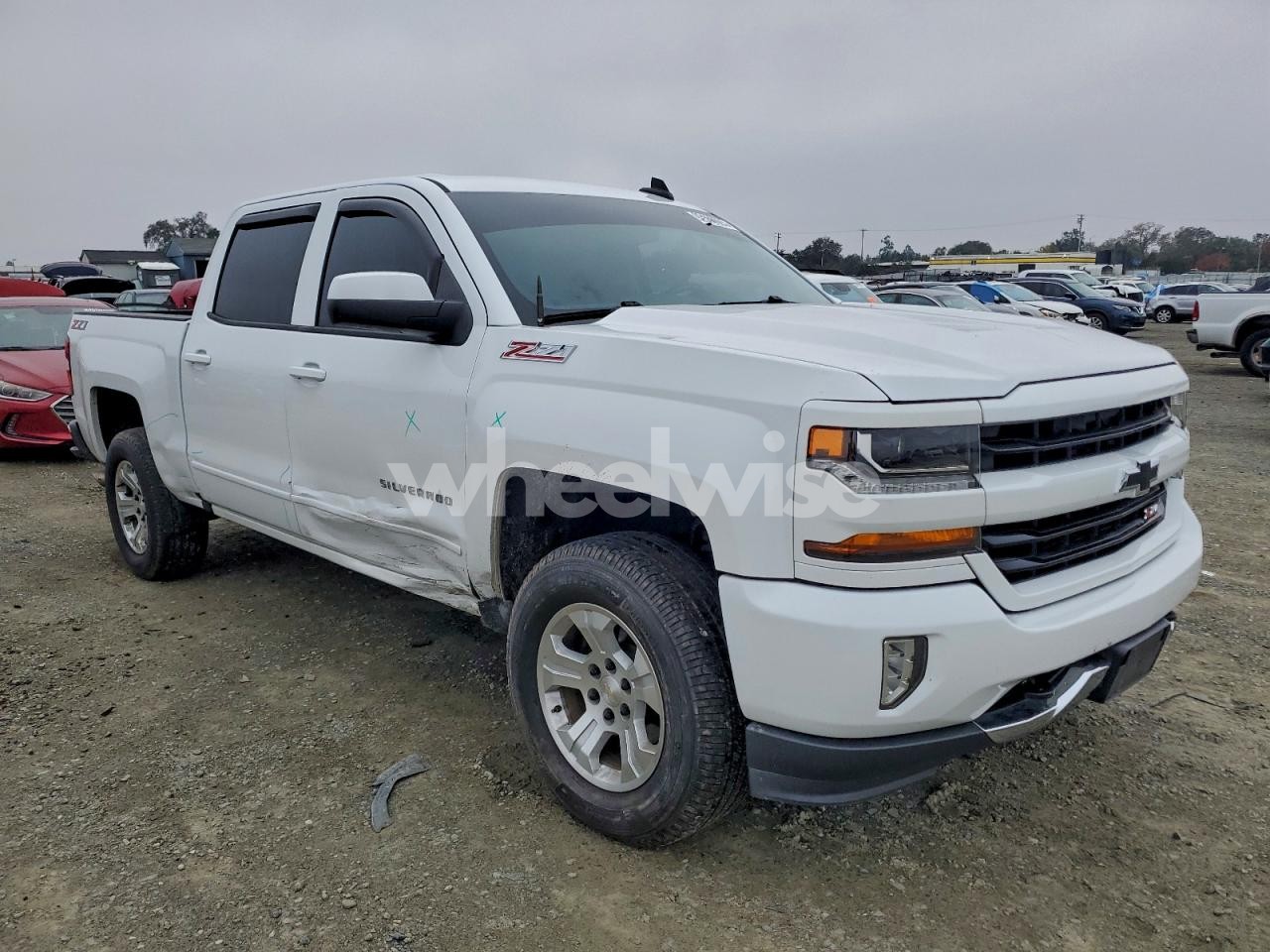 Photo 4 of 2018 CHEVROLET SILVERADO K1500 LT (VIN 3GCUKREC8JG590450)