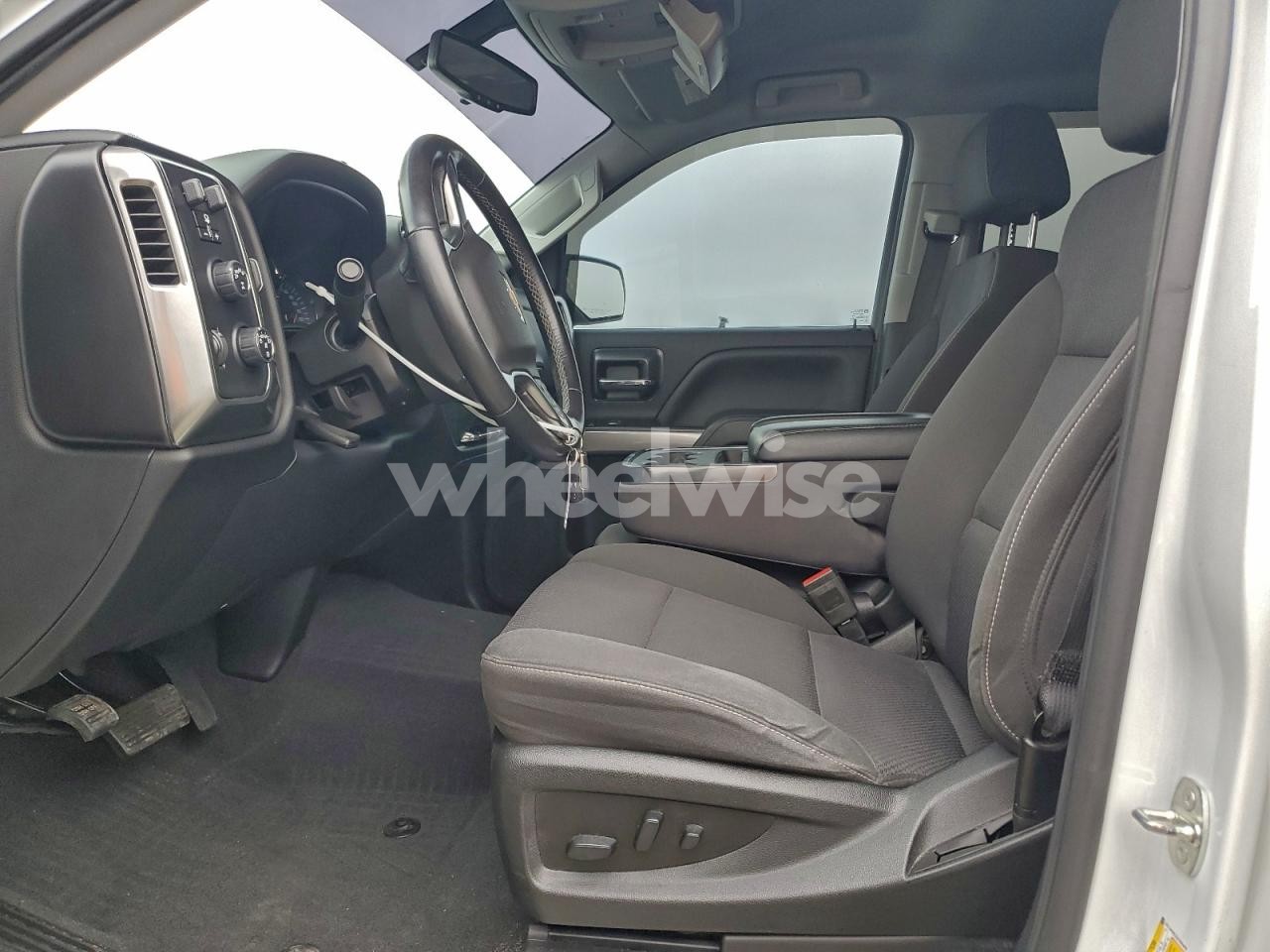 Photo 7 of 2018 CHEVROLET SILVERADO K1500 LT (VIN 3GCUKREC8JG590450)