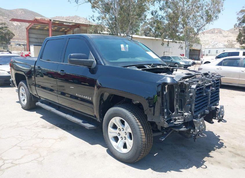 2018 Chevrolet Silverado 1500 2LT (VIN 3GCUKREC8JG647374) main photo