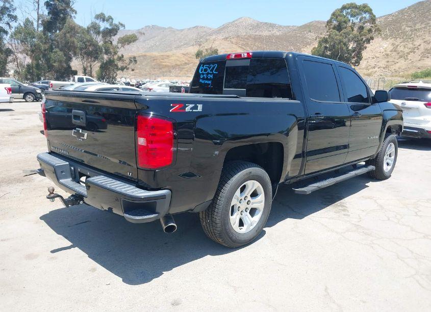 Photo 4 of 2018 Chevrolet Silverado 1500 2LT (VIN 3GCUKREC8JG647374)
