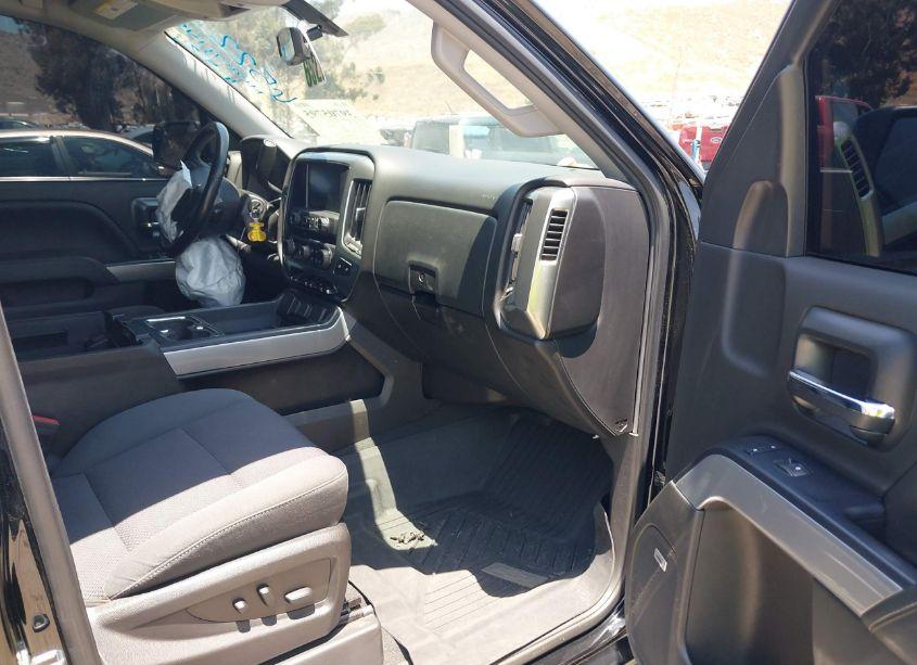 Photo 5 of 2018 Chevrolet Silverado 1500 2LT (VIN 3GCUKREC8JG647374)