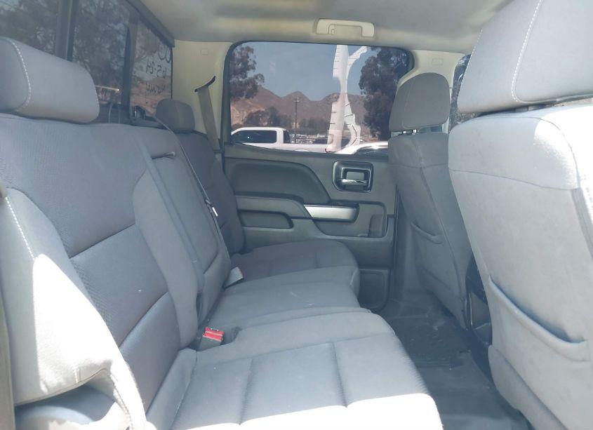 Photo 8 of 2018 Chevrolet Silverado 1500 2LT (VIN 3GCUKREC8JG647374)