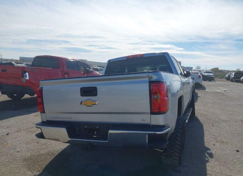 Photo 4 of 2015 Chevrolet Silverado 1500 1LT (VIN 3GCUKREC9FG123111)