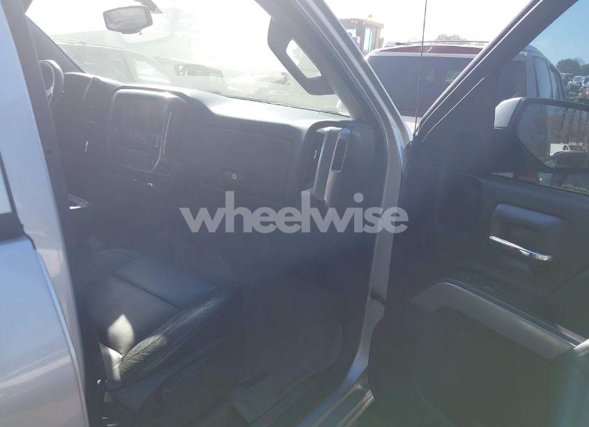 Photo 5 of 2015 Chevrolet Silverado 1500 2LT (VIN 3GCUKREC9FG139924)