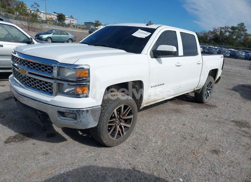 Photo 2 of 2015 Chevrolet Silverado 1500 1LT (VIN 3GCUKREC9FG489408)