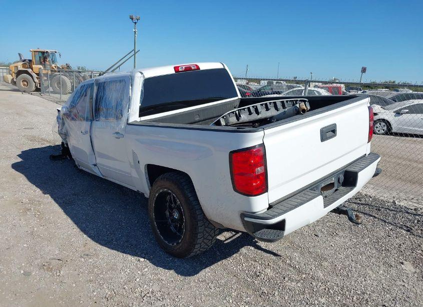 Photo 3 of 2016 Chevrolet Silverado 1500 2LT (VIN 3GCUKREC9GG112174)