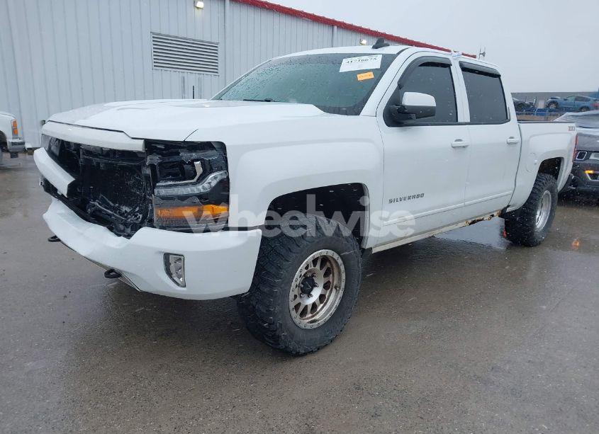 Photo 2 of 2016 Chevrolet Silverado 1500 2LT (VIN 3GCUKREC9GG202019)