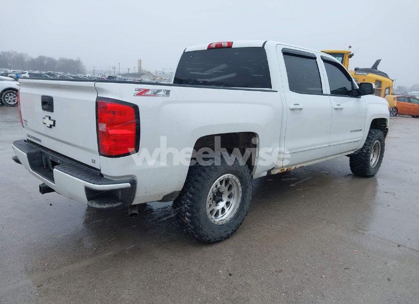 Photo 4 of 2016 Chevrolet Silverado 1500 2LT (VIN 3GCUKREC9GG202019)