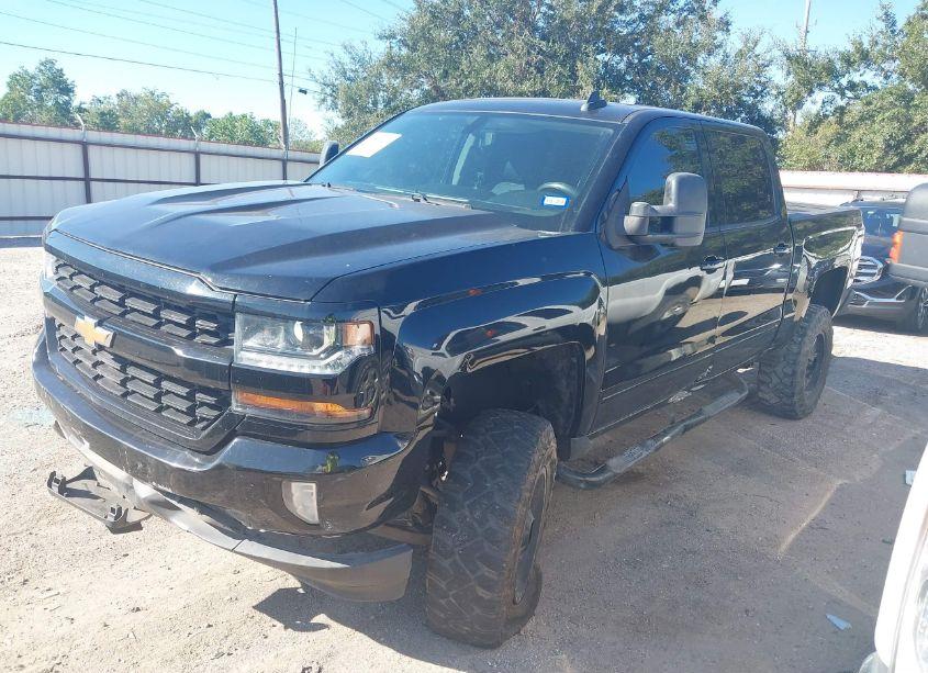 Photo 2 of 2016 Chevrolet Silverado 1500 2LT (VIN 3GCUKREC9GG257196)