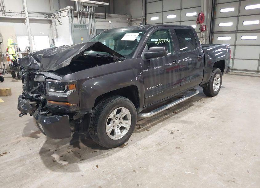 Photo 2 of 2016 Chevrolet Silverado 1500 2LT (VIN 3GCUKREC9GG310608)