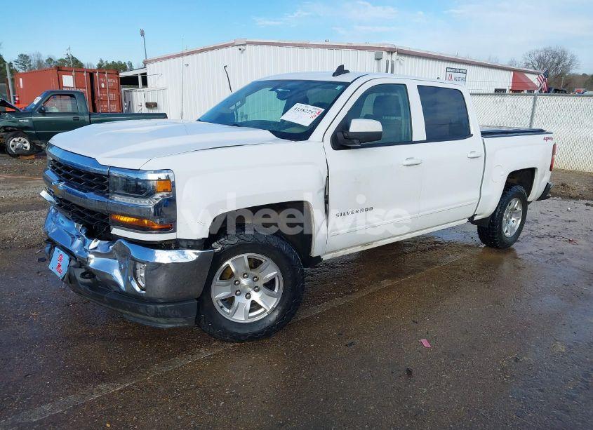 Photo 2 of 2017 Chevrolet Silverado 1500 1LT (VIN 3GCUKREC9HG149579)