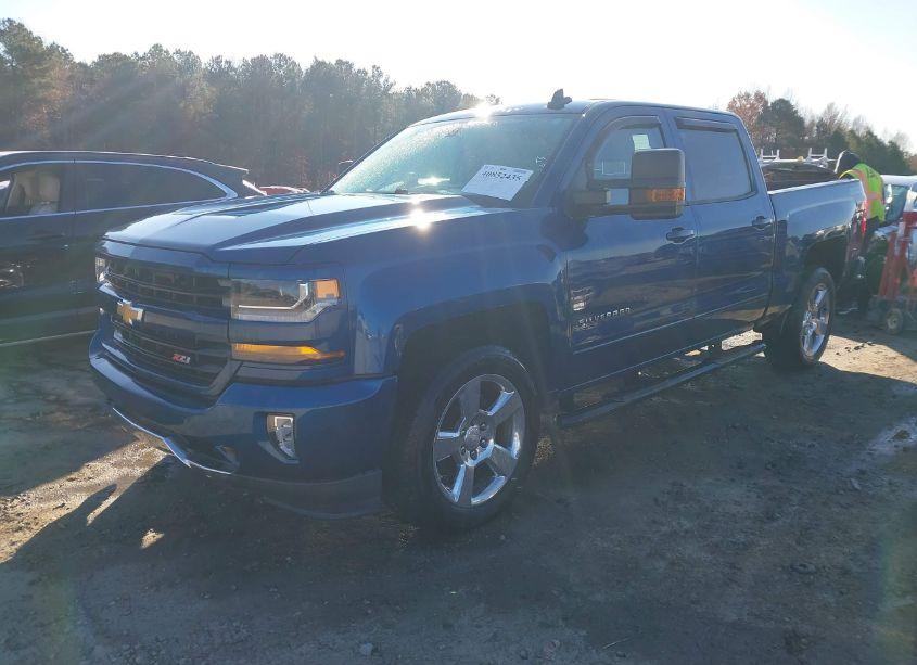 Photo 2 of 2017 Chevrolet Silverado 1500 2LT (VIN 3GCUKREC9HG153812)