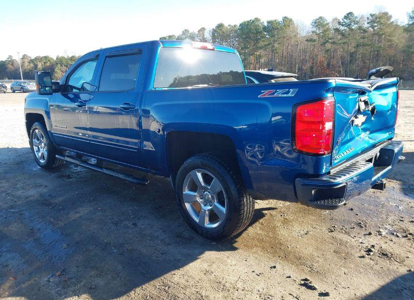 Photo 3 of 2017 Chevrolet Silverado 1500 2LT (VIN 3GCUKREC9HG153812)