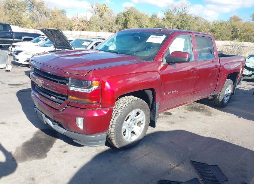 Photo 2 of 2017 Chevrolet Silverado 1500 2LT (VIN 3GCUKREC9HG163904)