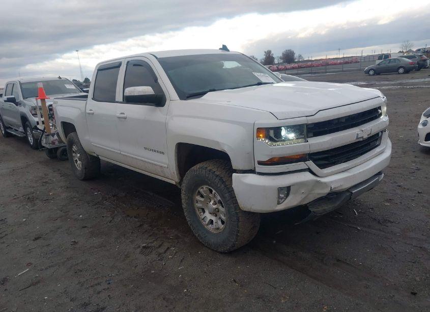 2017 Chevrolet Silverado 1500 2LT (VIN 3GCUKREC9HG218397) main photo