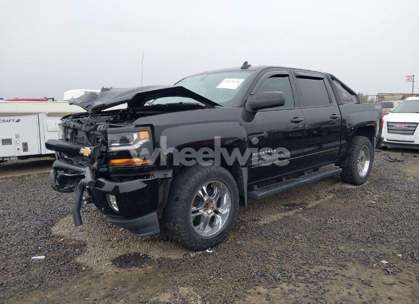 Photo 2 of 2017 Chevrolet Silverado 1500 2LT (VIN 3GCUKREC9HG238388)