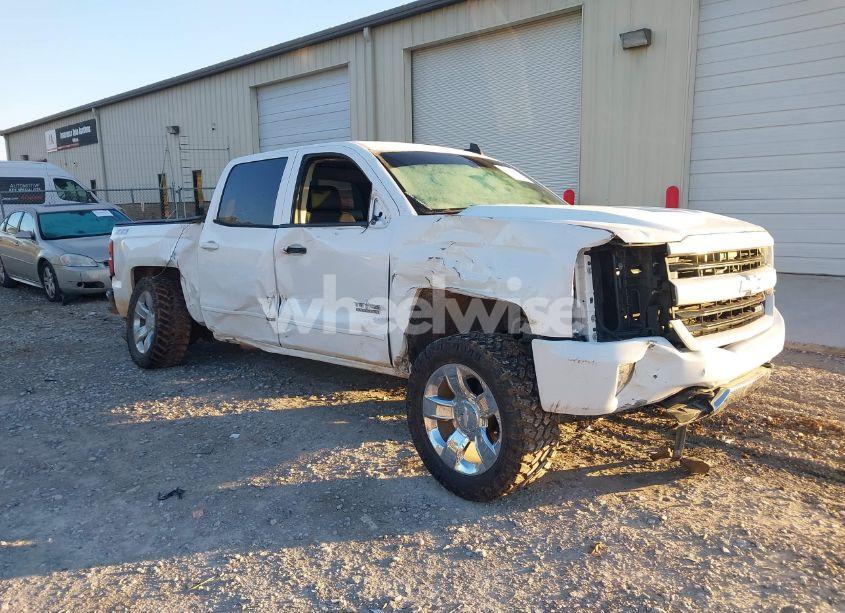 2017 Chevrolet Silverado 1500 2LT (VIN 3GCUKREC9HG385505) main photo