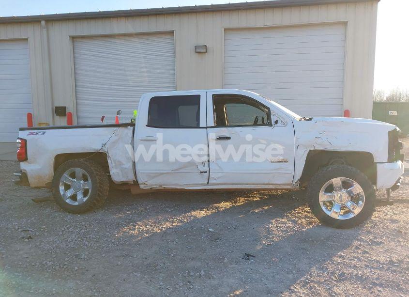 Photo 14 of 2017 Chevrolet Silverado 1500 2LT (VIN 3GCUKREC9HG385505)