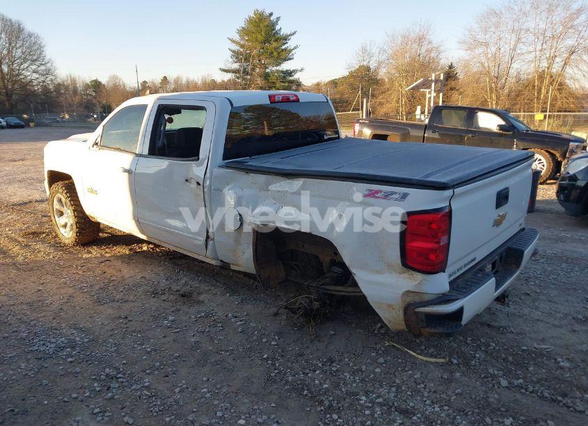 Photo 3 of 2017 Chevrolet Silverado 1500 2LT (VIN 3GCUKREC9HG385505)