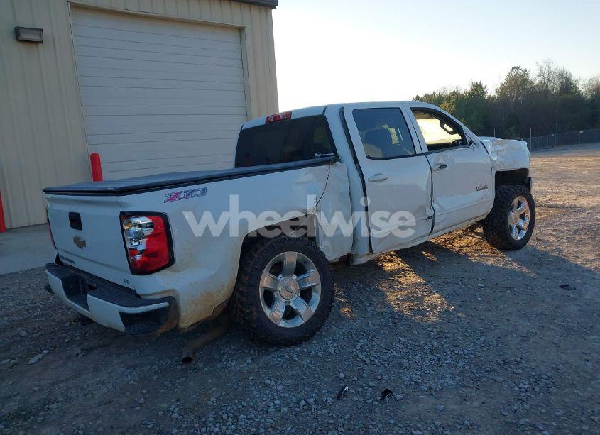 Photo 4 of 2017 Chevrolet Silverado 1500 2LT (VIN 3GCUKREC9HG385505)