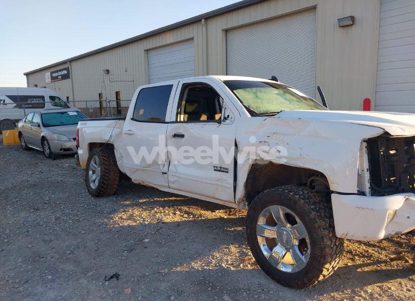 Photo 6 of 2017 Chevrolet Silverado 1500 2LT (VIN 3GCUKREC9HG385505)