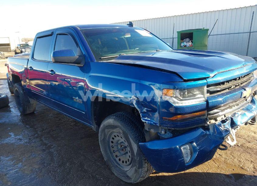 2017 Chevrolet Silverado 1500 2LT (VIN 3GCUKREC9HG425744) main photo