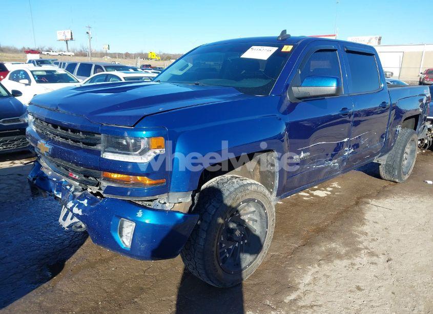 Photo 2 of 2017 Chevrolet Silverado 1500 2LT (VIN 3GCUKREC9HG425744)