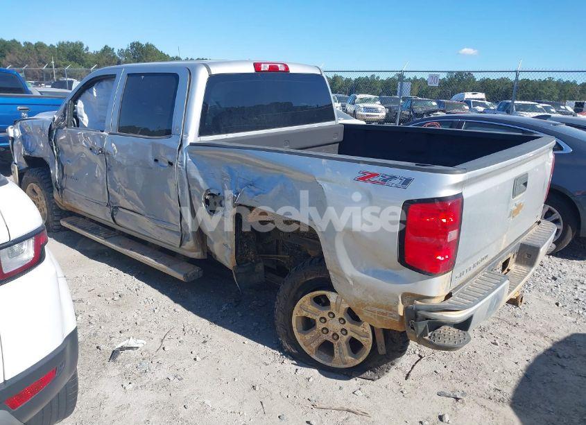 Photo 3 of 2017 Chevrolet Silverado 1500 2LT (VIN 3GCUKREC9HG497768)