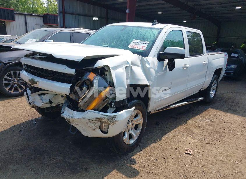Photo 2 of 2017 Chevrolet Silverado 1500 2LT (VIN 3GCUKREC9HG517064)