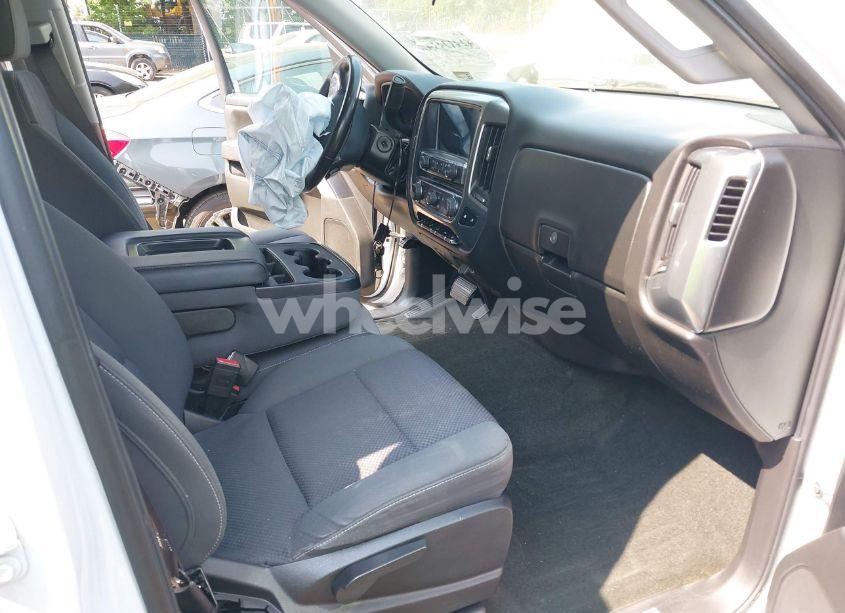 Photo 5 of 2017 Chevrolet Silverado 1500 2LT (VIN 3GCUKREC9HG517064)