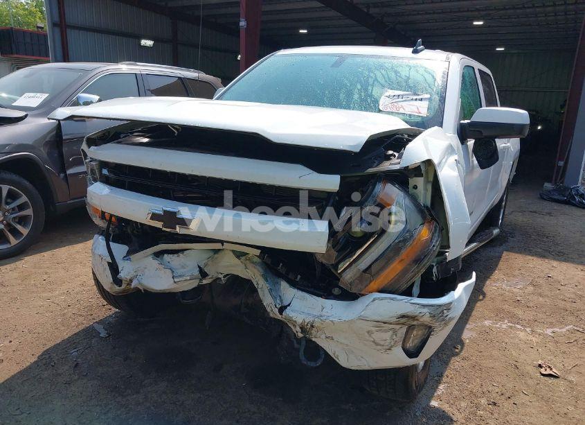 Photo 6 of 2017 Chevrolet Silverado 1500 2LT (VIN 3GCUKREC9HG517064)