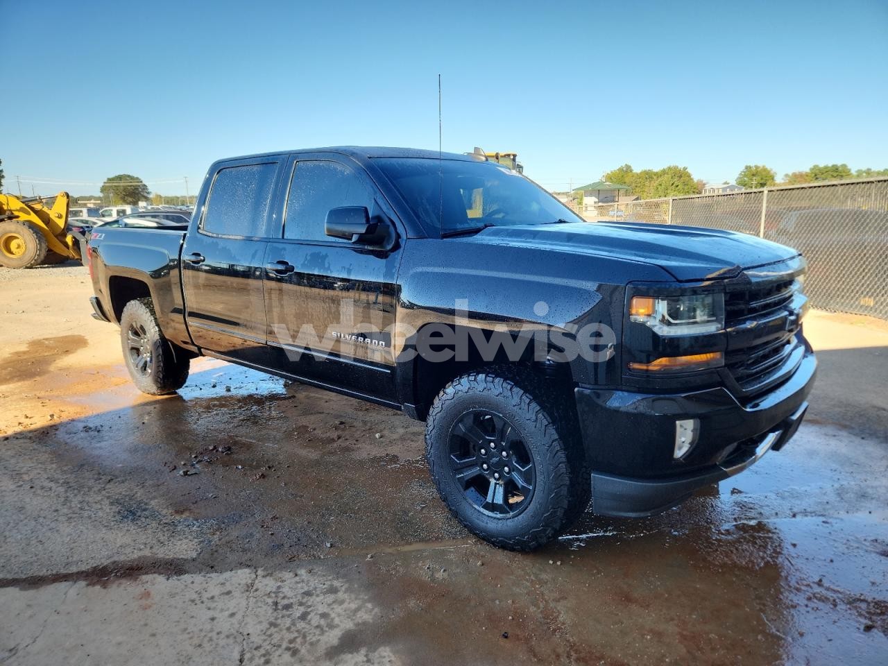 Photo 4 of 2018 CHEVROLET SILVERADO K1500 LT N/A (VIN 3GCUKREC9JG247985)