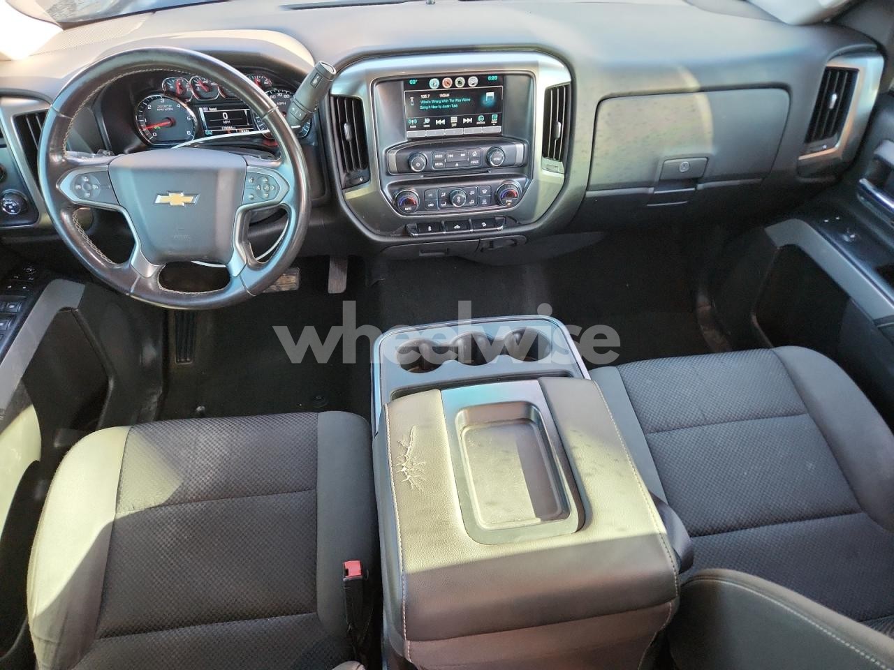 Photo 8 of 2018 CHEVROLET SILVERADO K1500 LT N/A (VIN 3GCUKREC9JG247985)