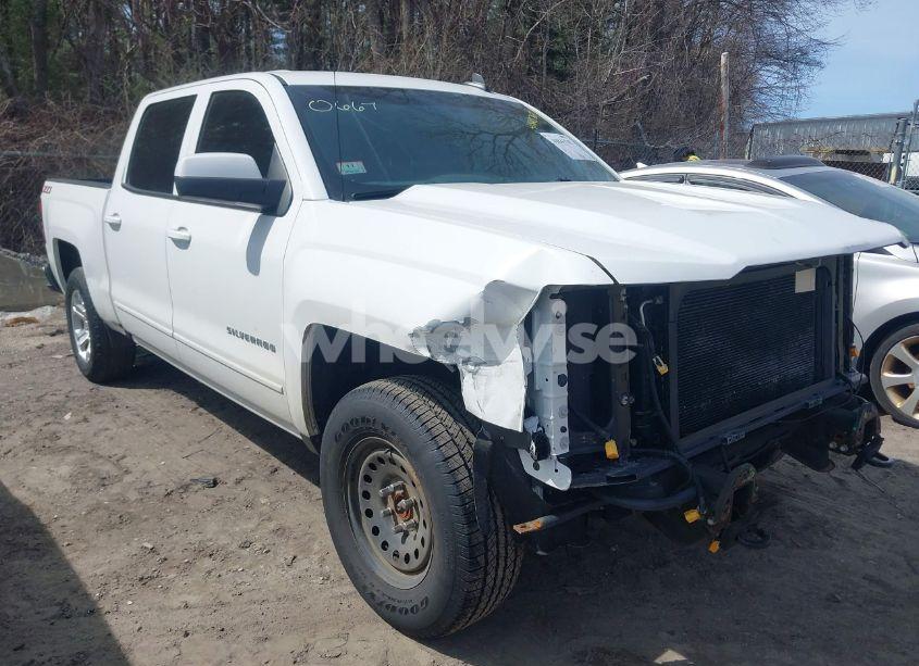 2018 Chevrolet Silverado 1500 2LT (VIN 3GCUKREC9JG394792) main photo