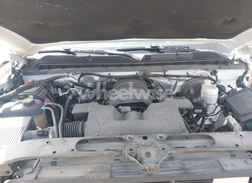 Photo 10 of 2018 Chevrolet Silverado 1500 2LT (VIN 3GCUKREC9JG394792)