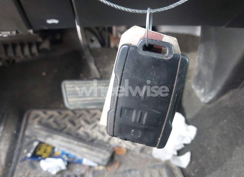 Photo 11 of 2018 Chevrolet Silverado 1500 2LT (VIN 3GCUKREC9JG394792)