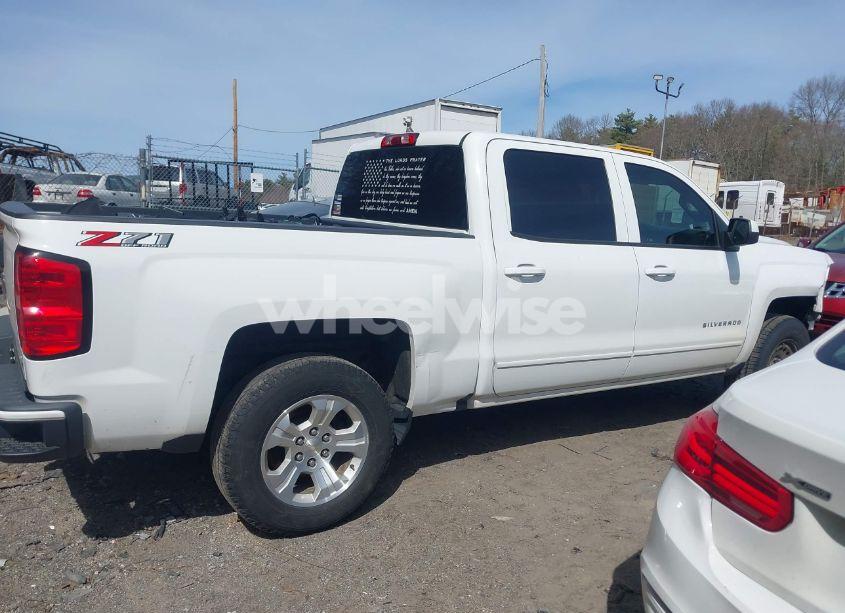 Photo 14 of 2018 Chevrolet Silverado 1500 2LT (VIN 3GCUKREC9JG394792)