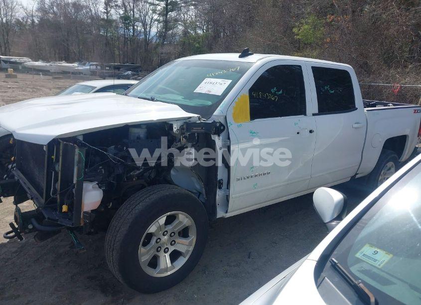 Photo 15 of 2018 Chevrolet Silverado 1500 2LT (VIN 3GCUKREC9JG394792)