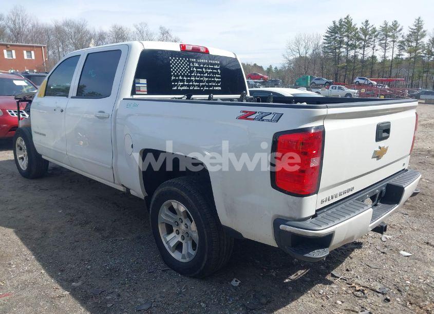 Photo 3 of 2018 Chevrolet Silverado 1500 2LT (VIN 3GCUKREC9JG394792)