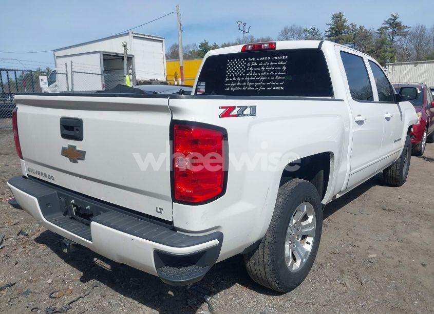Photo 4 of 2018 Chevrolet Silverado 1500 2LT (VIN 3GCUKREC9JG394792)