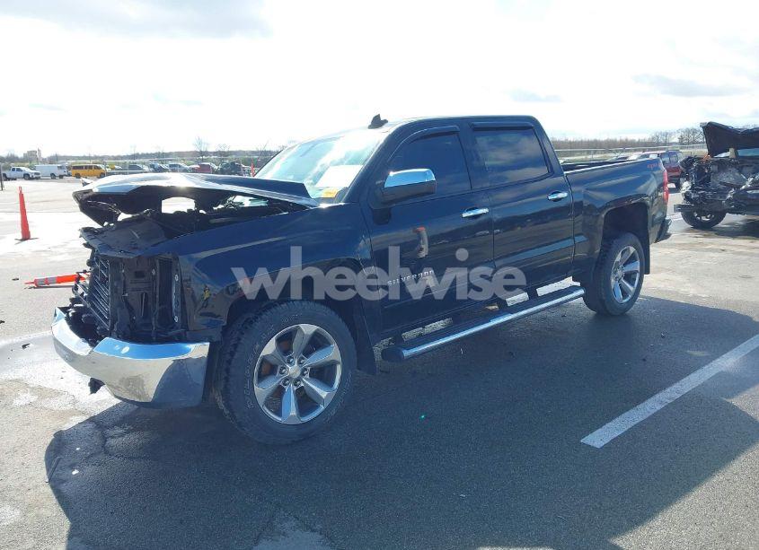 Photo 2 of 2018 Chevrolet Silverado 1500 1LT/2LT (VIN 3GCUKREC9JG407184)