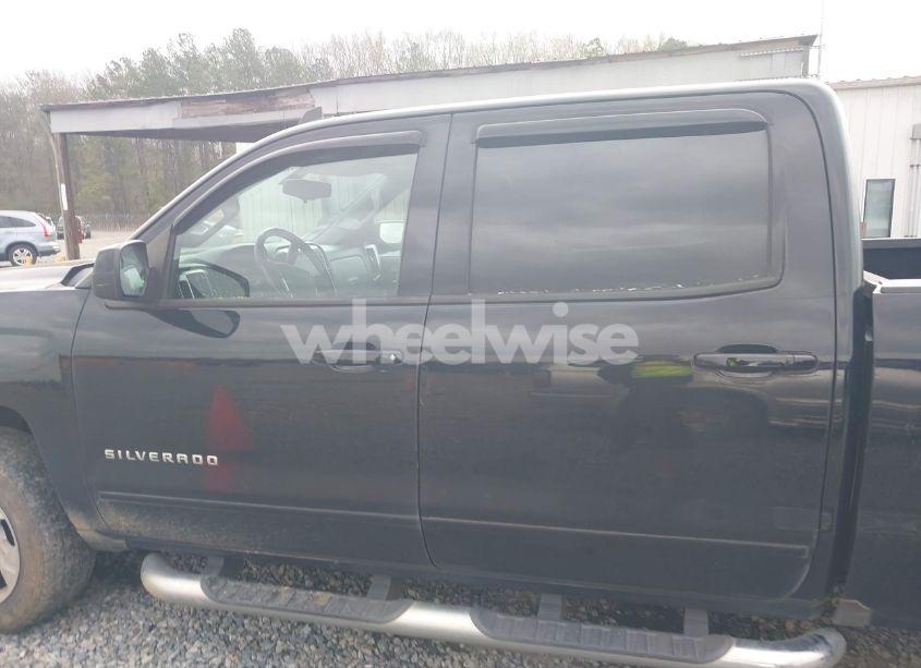 Photo 14 of 2018 Chevrolet Silverado 1500 2LT (VIN 3GCUKREC9JG486887)