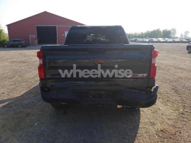 Photo 4 of 2019 CHEVROLET SILVERADO K1500 RST (VIN 3GCUKREC9JG516681)